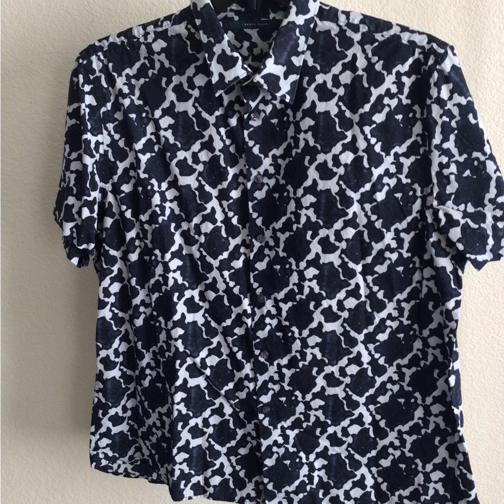 M013 Perry Ellis Black and White Geometric Shirt